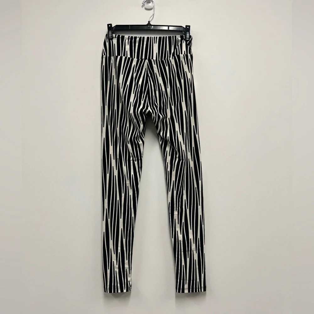 Amazon Women’s Black and White Stripped Leggings - Soft&Stretchy Size: XtraSmall